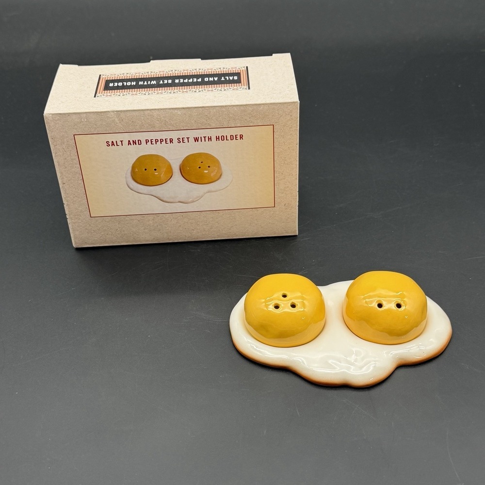 Cracker Barrel Fried Egg Salt & Pepper Shakers Ceramic Egg Holder Kitchen Decor